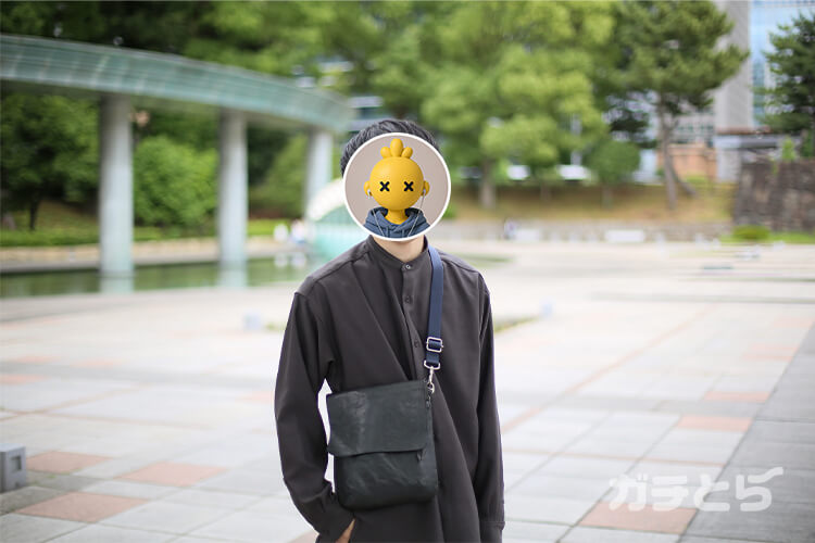 和田倉噴水公園で立ち姿を撮影した遥斗